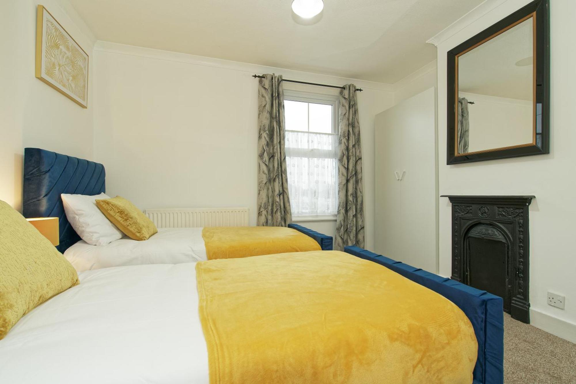 Appartamento Lovely Luxury 3 Bed House Chatham  Esterno foto